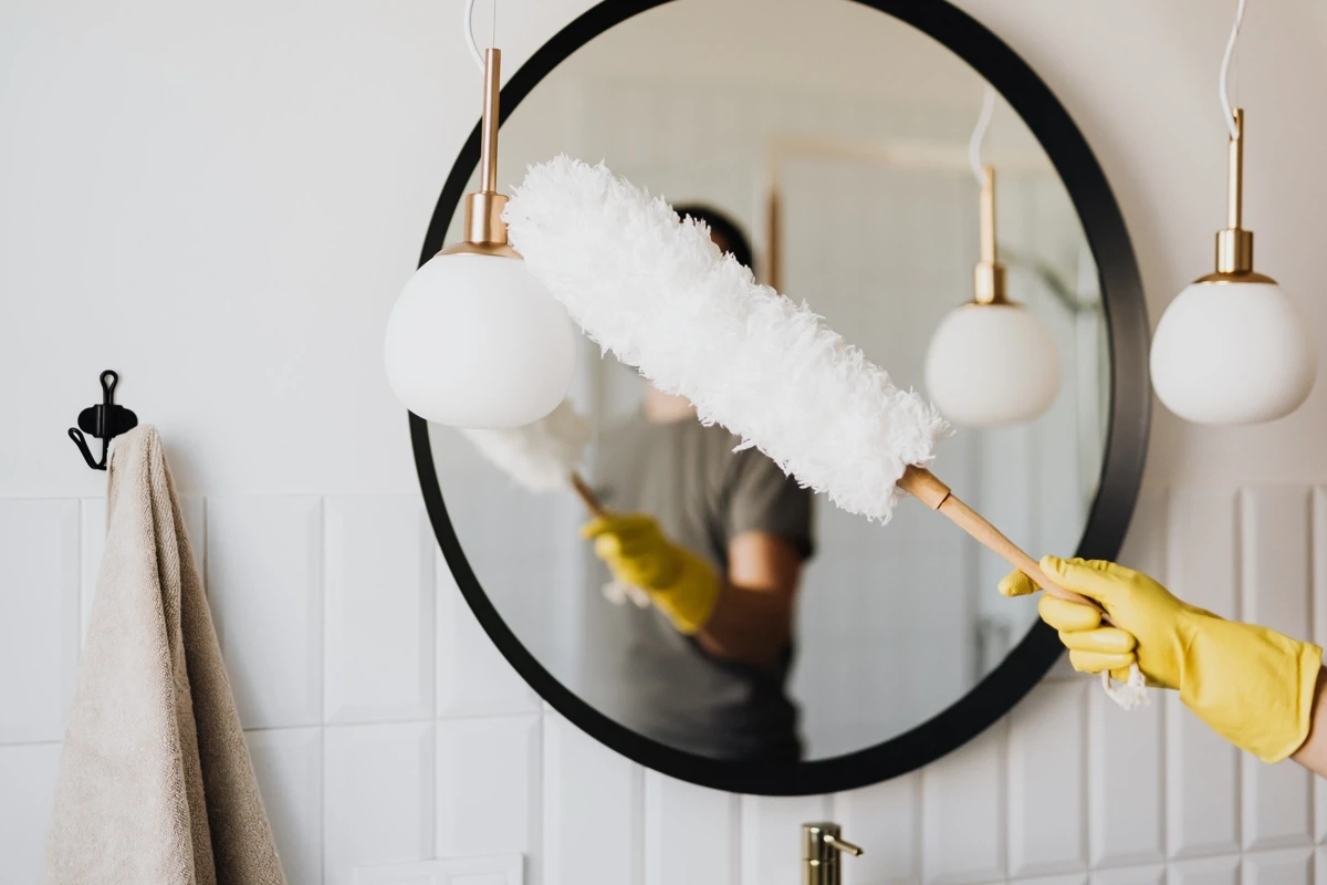 Cleaning the mirror